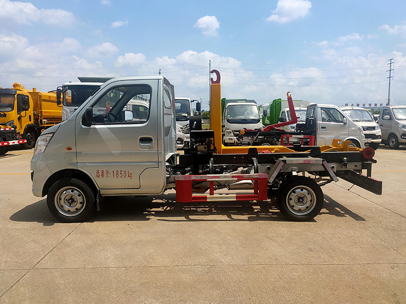 長(zhǎng)安2750勾臂垃圾車(chē)