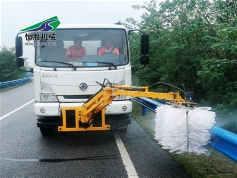 高速護(hù)欄清洗機(jī)