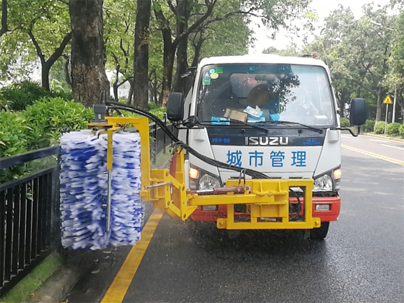 高速護(hù)欄清洗機(jī)