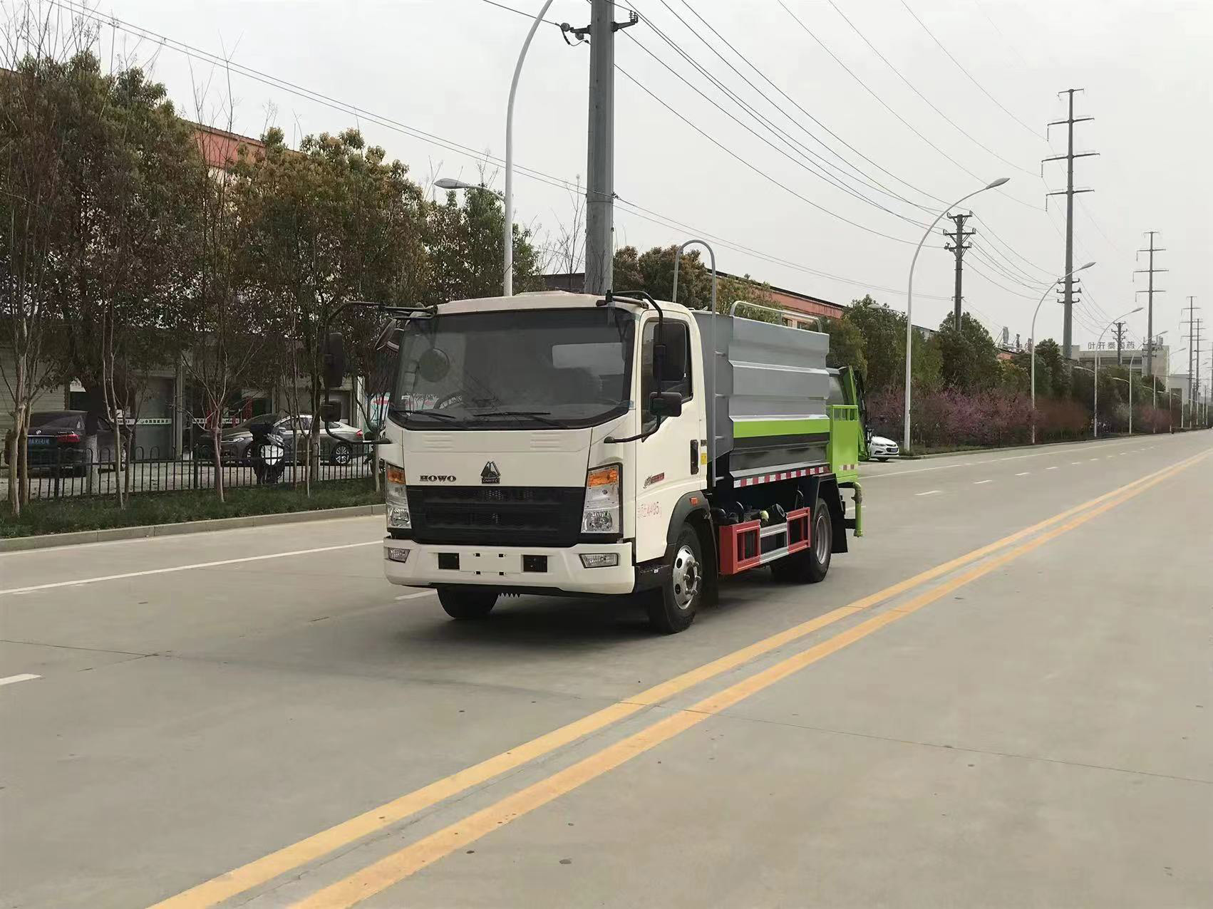 重汽豪沃輕卡7方藍(lán)牌灑水抑塵車(chē)