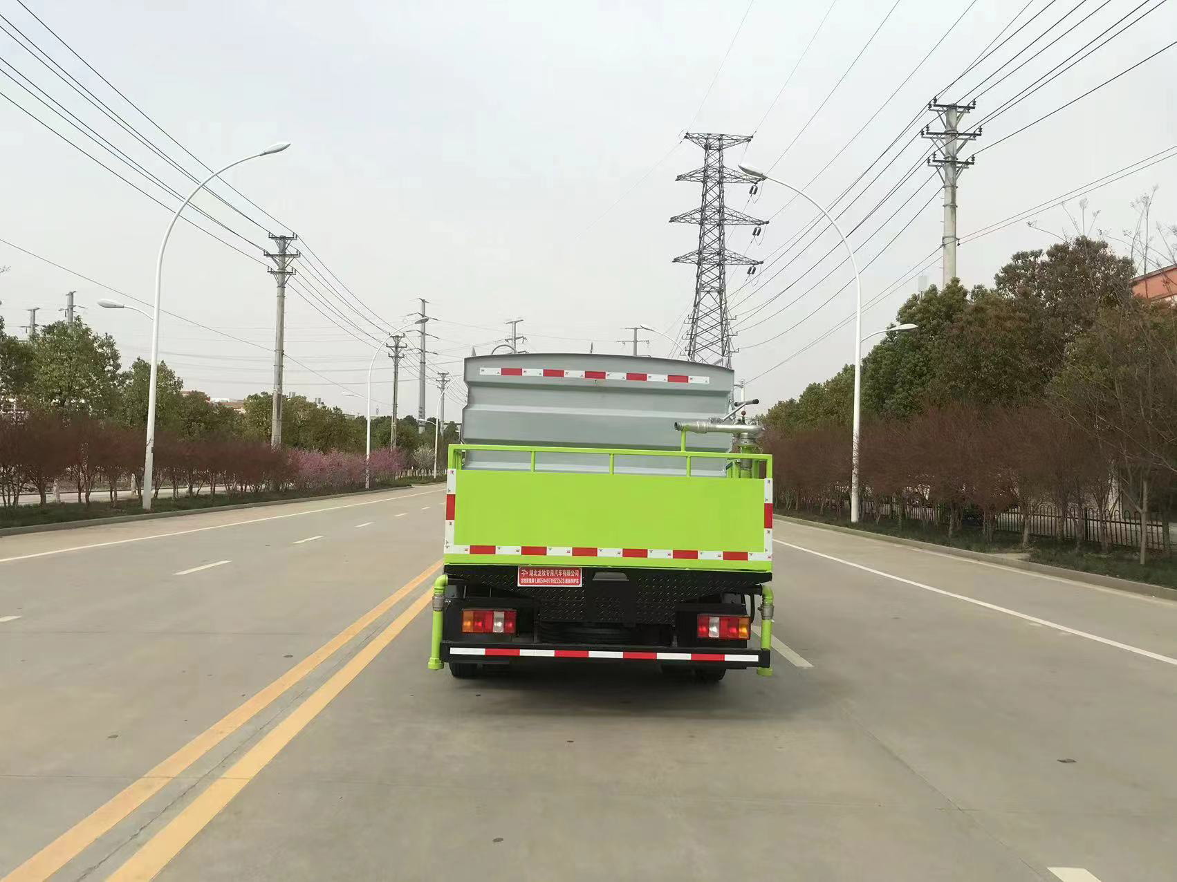 重汽豪沃輕卡7方藍(lán)牌灑水抑塵車