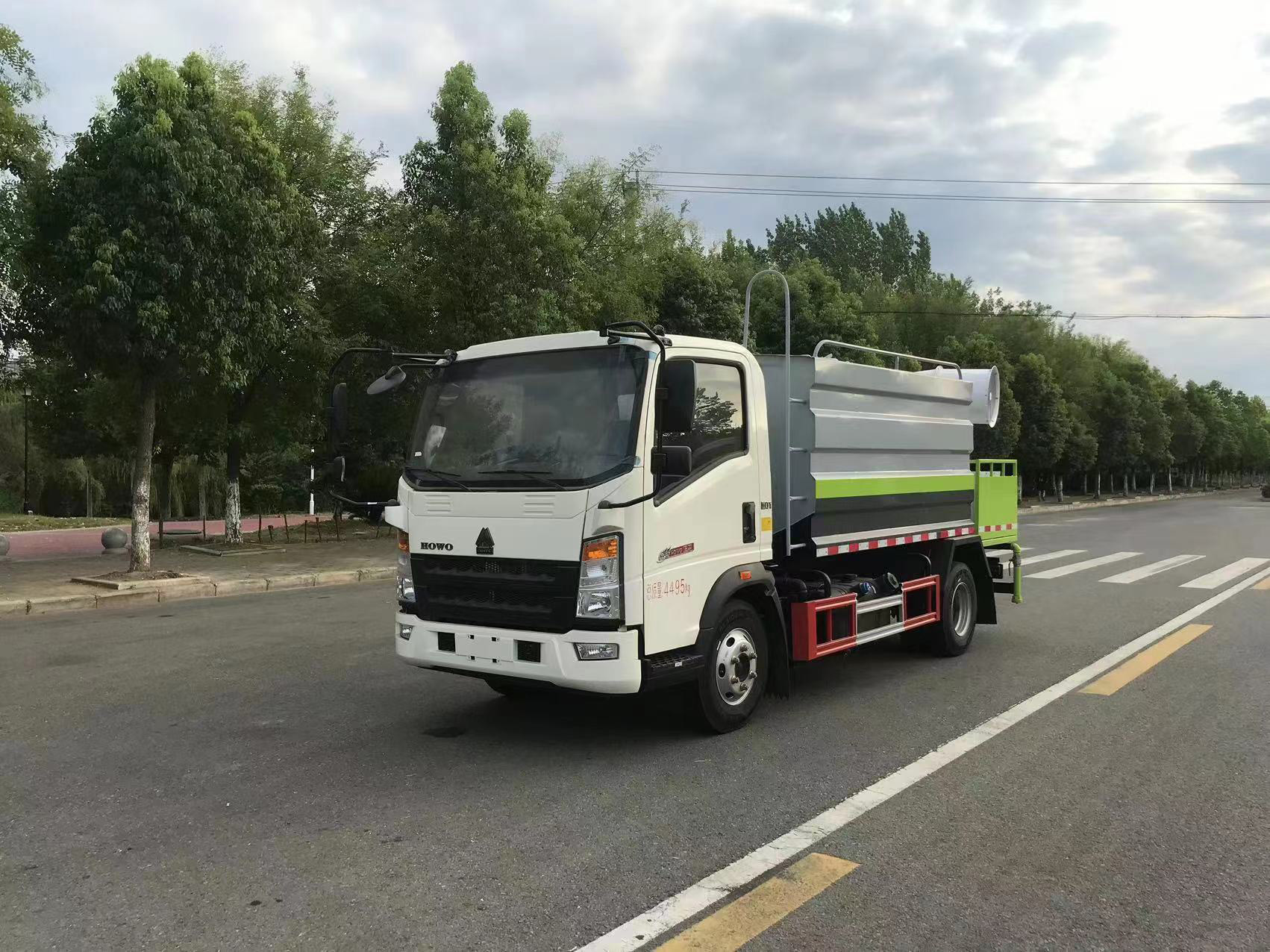 重汽豪沃輕卡7方藍(lán)牌灑水抑塵車