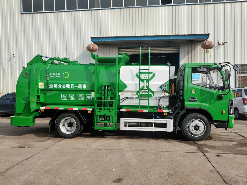 東風(fēng)多利卡D7標(biāo)準(zhǔn)版 黃牌9方餐廚垃圾車(chē)