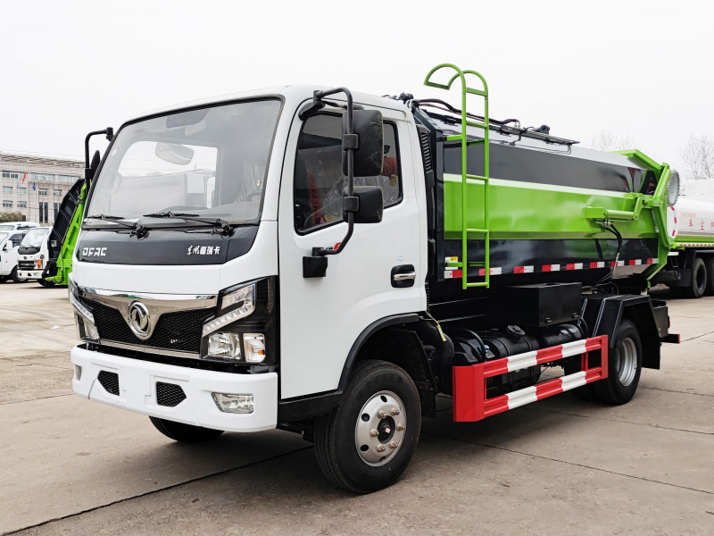 東風(fēng)福瑞卡F6 黃牌7.5方自裝卸式垃圾車(chē)
