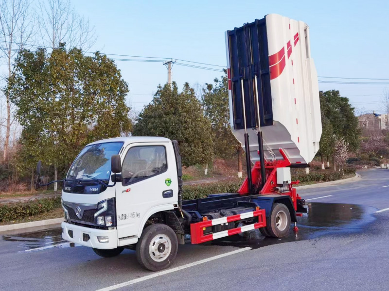 東風(fēng)福瑞卡F6 黃牌6方自裝卸式垃圾車